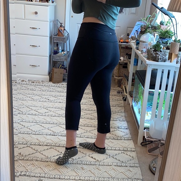 LuluLemon WunderUnder Cropped Leggings - Picture 2 of 4